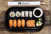 Lofoten Sushi; sashimi, nigiri og maki på fat